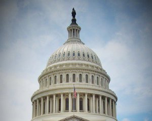 У США затримали чоловіка, який припаркував біля Капітолія фургон зі зброєю