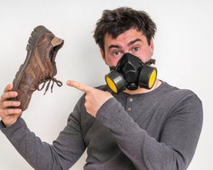 Як усунути неприємний запах взуття: поради та рекомендації