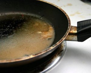 Как легко очистить сковороду от жира и нагара ‒ проверенные методы