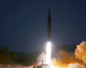 Северная Корея снова выпустила ракету в сторону Японии