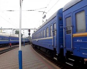 Из-за ракетных ударов по Украине задерживаются некоторые поезда ‒ Укрзализныця