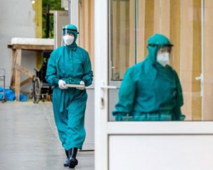 Коронавірус атакує Україну: скільки захворілих і померлих за тиждень