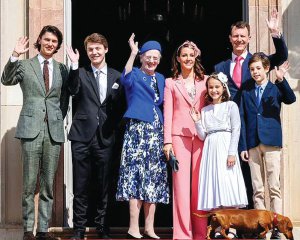 Королева позбавила онуків титулів