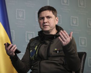 Подоляк потребовал прекратить предлагать Украине капитуляцию под предлогом дипломатии