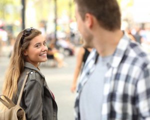 Як познайомитися з дівчиною на вулиці: дієві поради для щастя