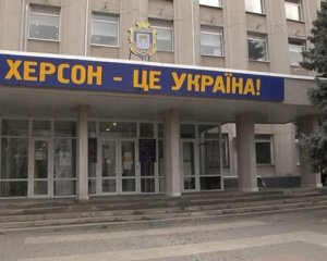 Не зняті триколори: Андрусів назвав єдину ознаку, що вкаже на відступ росіян з Херсона