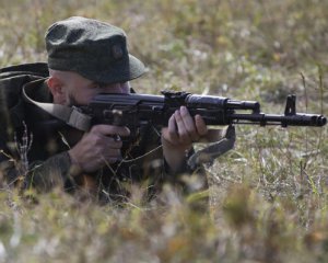Російських "мобіків" тримають у нелюдських умовах і озброюють 60-річними автоматами