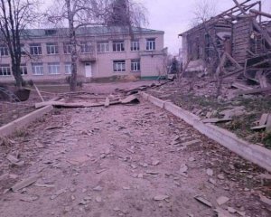 Дають цвяхи до зниклого шиферу: окупанти на Луганщині "готують" людей до зими