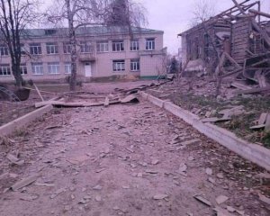 Дають цвяхи до зниклого шиферу: окупанти на Луганщині &quot;готують&quot; людей до зими