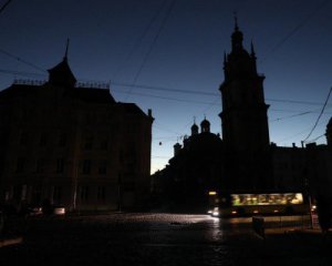 Жителей Львовской области призвали находиться в укрытиях. Областной центр – без света