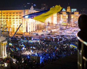 В Україні відзначають День гідності та свободи ‒ історія свята та листівки