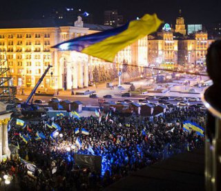 В Украине отмечают День достоинства и свободы – история праздника и открытки