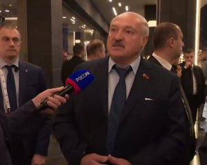 Лукашенко пригрозил миру &quot;чистыми и грязными бомбами&quot;