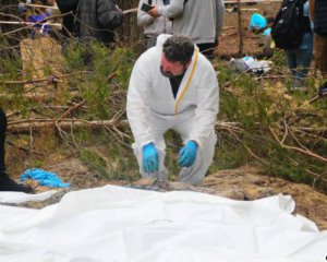 На півдні знайшли пів сотні масових поховань: скільки жертв уже ідентифікували