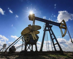 РФ не буде продавати нафту країнам, які запровадять обмеження ціни – Bloomberg