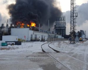 Масштабна пожежа в Росії − спалахнув нафтопереробний завод