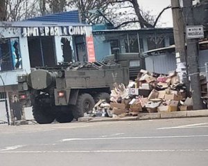 Хочуть прикриватися цивільними: окупанти зводять склад боєприпасів біля школи