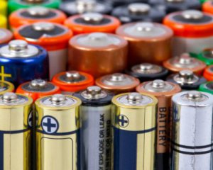 Як відрізнити заряджену батарейку від розрядженої: знадобиться кілька секунд