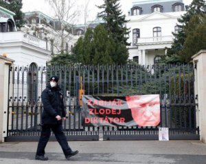 У Чехії запропонували відключити в посольстві Росії світло, воду та тепло