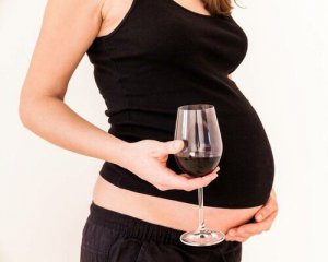 Ученые рассказали, как употребление даже малых доз алкоголя во время беременности может повлиять на ребенка