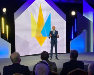 Яценюк: денацифікувати треба Росію