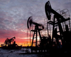 Россия назвала &quot;опасным инструментом&quot; ограничение цен на ее нефть