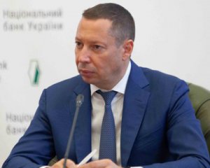 Головні новини дня: ексголову Нацбанку заочно заарештували, російські паспорти у попів