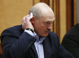 У трьох містах Білорусі топчуться російські "чмобіки". У військкоматах піднімають папери