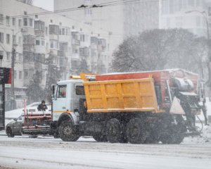 Негода у столиці ‒ киян просять не виїжджати на вулиці