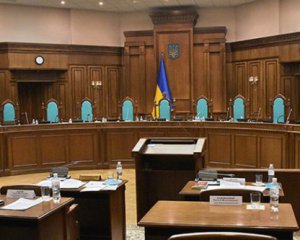 Експерти розкритикували законопроєкт щодо Конституційного суду. Кажуть про узурпацію