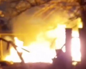 Росіяни обстріляли Херсон: почалась масштабна пожежа