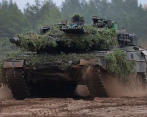 На Шольца оказывают давление в Германии: речь идет о танках Leopard для Украины