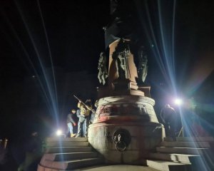 Памятник Екатерине II в Одессе начали демонтировать