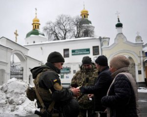 Московская церковь будет судиться за храмы в Лавре