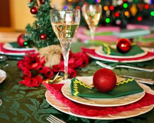 Святковий стіл: що у жодному разі не можна їсти в новорічну ніч