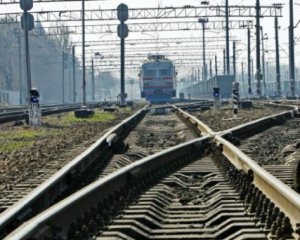 Укрзалізниця повідомила про затримку двох потягів через масовану ракетну атаку