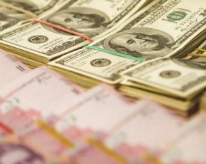 Как российские обстрелы влияют на курс валют – в НБУ рассказали