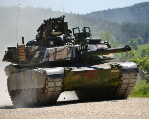&quot;Ми повинні зробити більше&quot; ‒ у НАТО не виключають постачання Україні важких танків