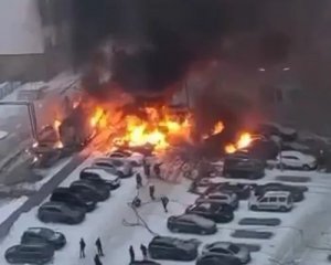 Б'ють вогняні гейзери, горять машини – у Москві знову сталася "бавовна"