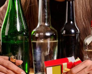 В Украине хотят запретить продажу алкоголя и сигарет за наличные деньги