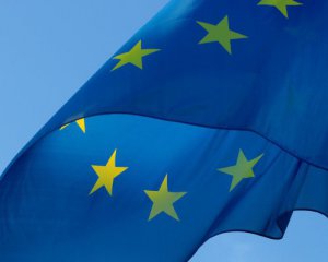 В день візиту єврочиновників ЄС оголосив хороші новини