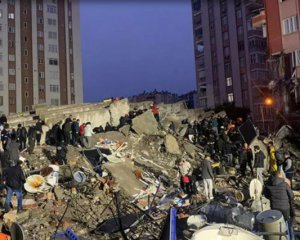 Багатоповерхівка впала за секунду ‒ моторошне відео землетрусу в Туреччині