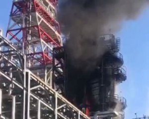 Чергова масштабна пожежа в Росії ‒ палає нафтопереробний завод