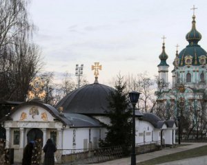 Суд обязал снести &quot;храм-киоск&quot; российской церкви в столице