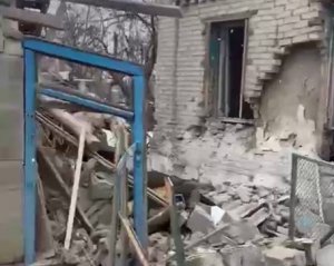 Российские террористы обстреляли деревню, разрушили дома