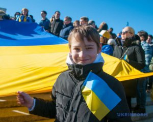 Скільки українців вірять у перемогу України зараз: результати опитування