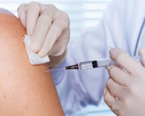 В Минздраве ответили, безопасно ли делать несколько прививок в один день