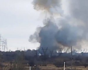 Взрывы и чёрный дым: сгорел склад российских оккупантов