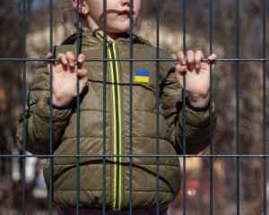 Оккупанты заставляют украинских детей писать письма российским солдатам