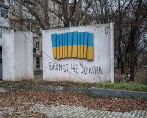 Запеклі бої за Бахмут: Данілов заявив про просування окупантів